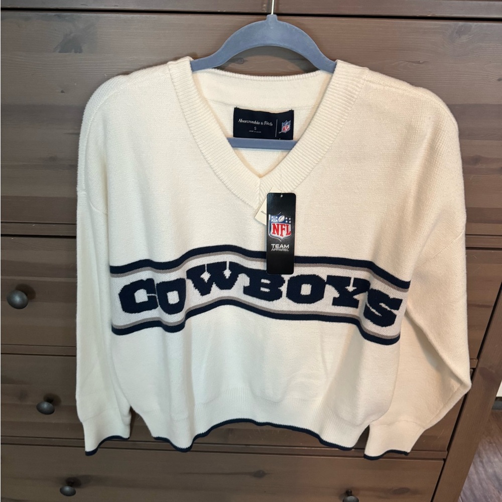 NWT Abercrombie NFL Cowboys Cream Sweater